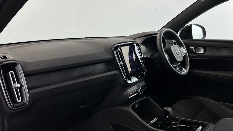 Used Volvo XC40 2023 for sale - 77102577: Photo 36