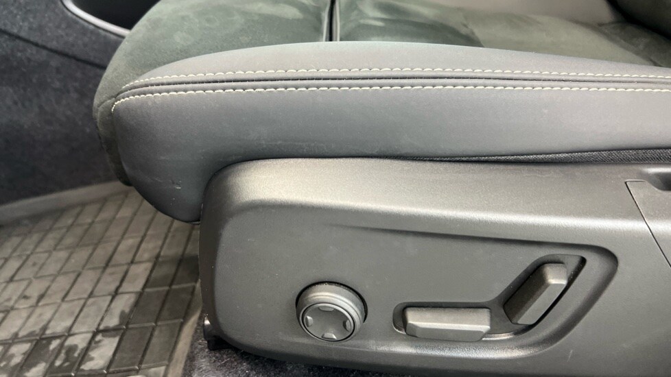 Used Volvo XC40 2023 for sale - 77102577: Photo 39