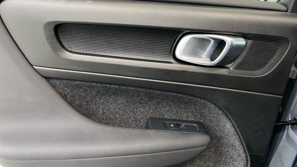 Used Volvo XC40 2023 for sale - 77102577: Photo 45