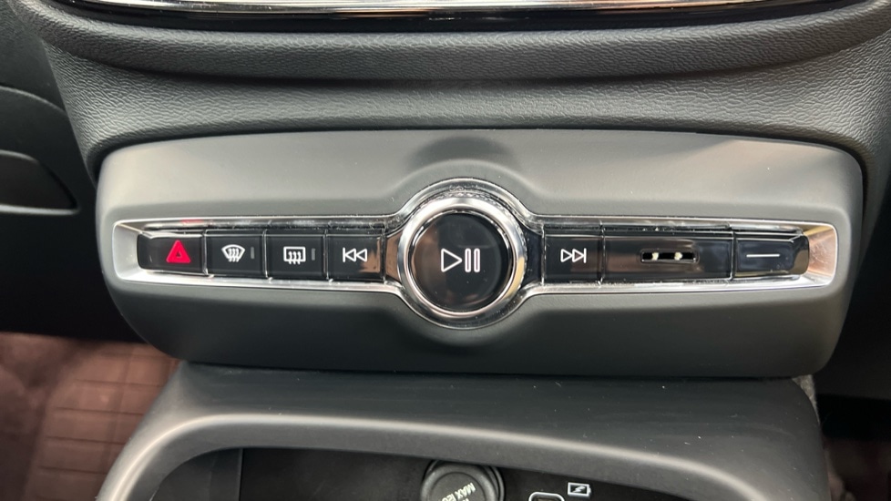 Used Volvo XC40 2023 for sale - 77102577: Photo 57