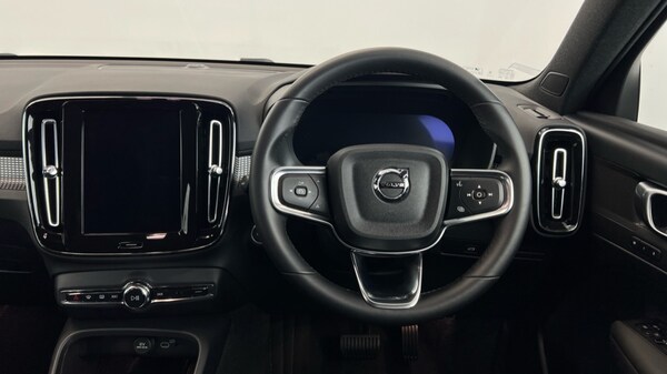Used Volvo XC40 2025 for sale - 76191053: Photo 10