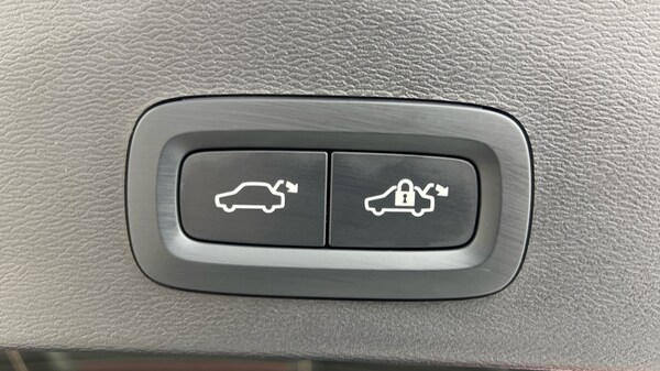 Used Volvo XC40 2025 for sale - 76191053: Photo 35