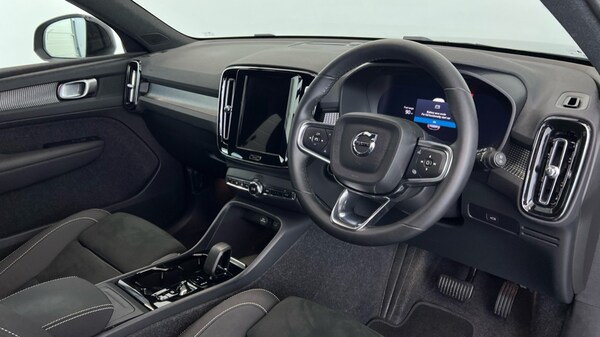 Used Volvo XC40 2025 for sale - 76191053: Photo 4