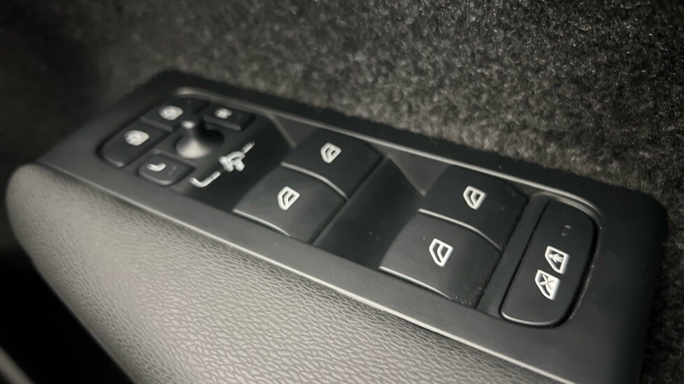 Used Volvo XC40 2023 for sale - 77480213: Photo 24