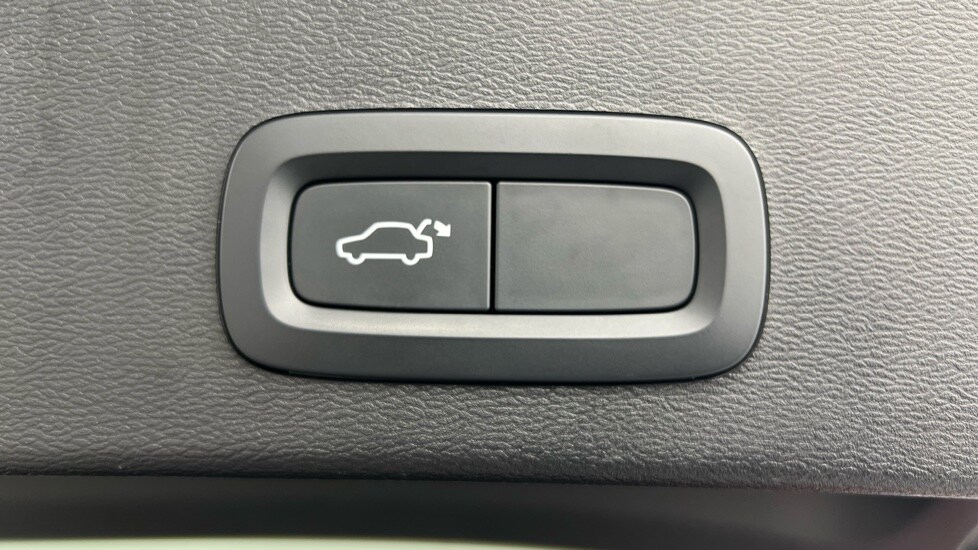 Used Volvo XC40 2023 for sale - 77480213: Photo 35