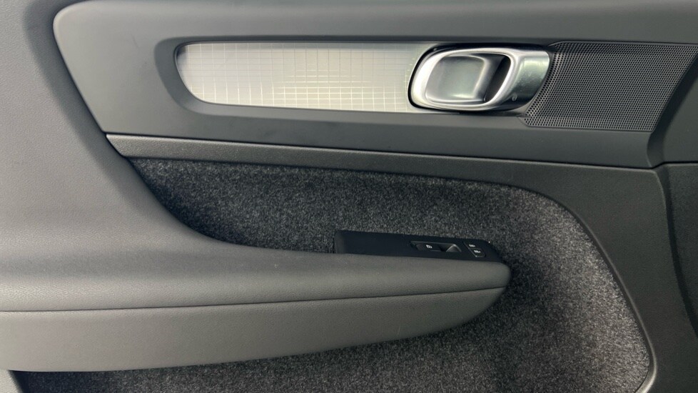 Used Volvo XC40 2023 for sale - 77480213: Photo 40