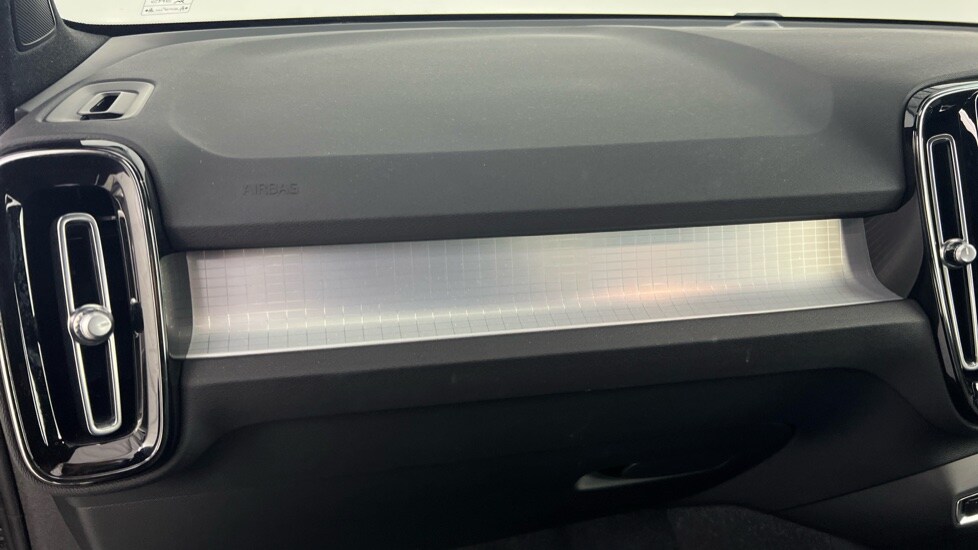 Used Volvo XC40 2023 for sale - 77480213: Photo 41