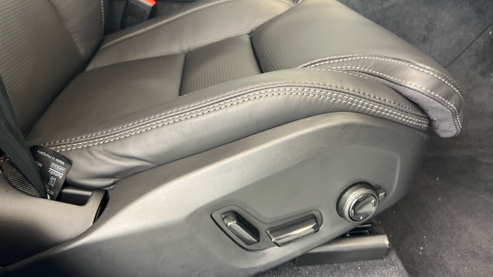 Used Volvo XC60 2026 for sale - 77560613: Photo 30