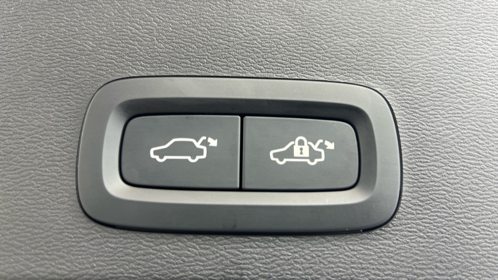 Used Volvo XC40 2025 for sale - 76556860: Photo 34