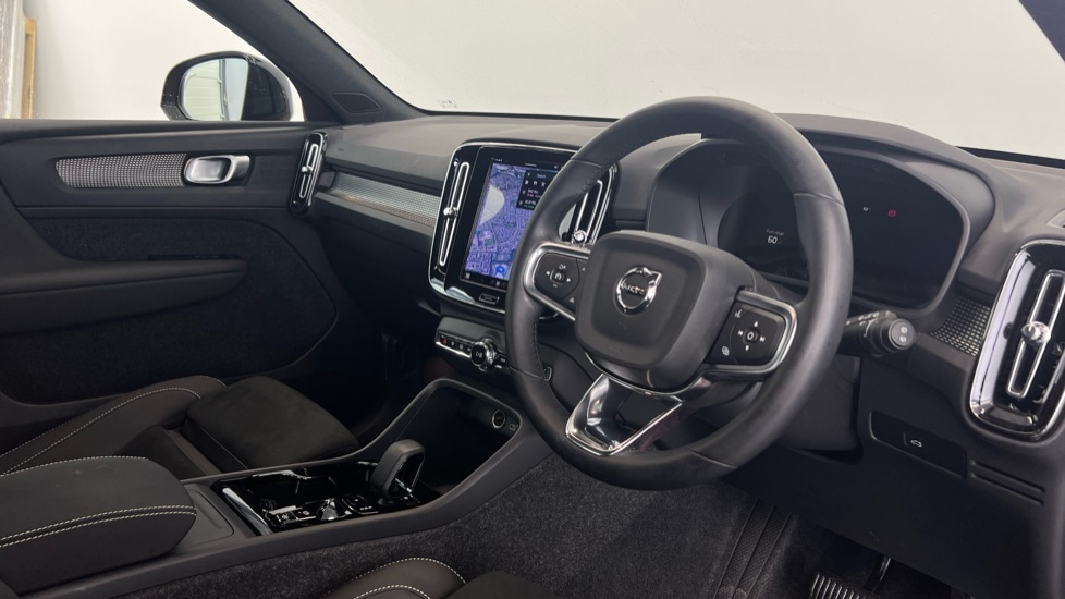 Used Volvo XC40 2025 for sale - 76556860: Photo 4