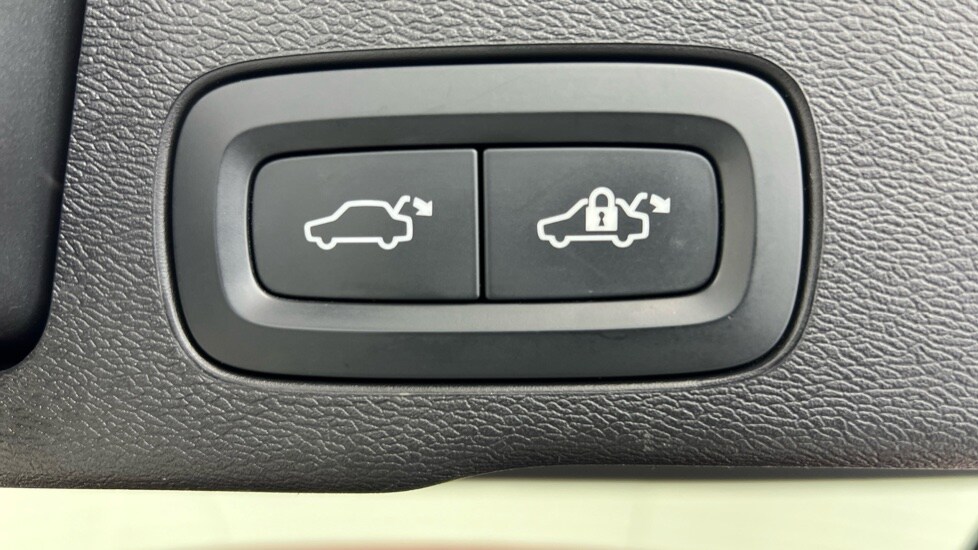 Used Volvo XC60 2021 for sale - 78128933: Photo 35