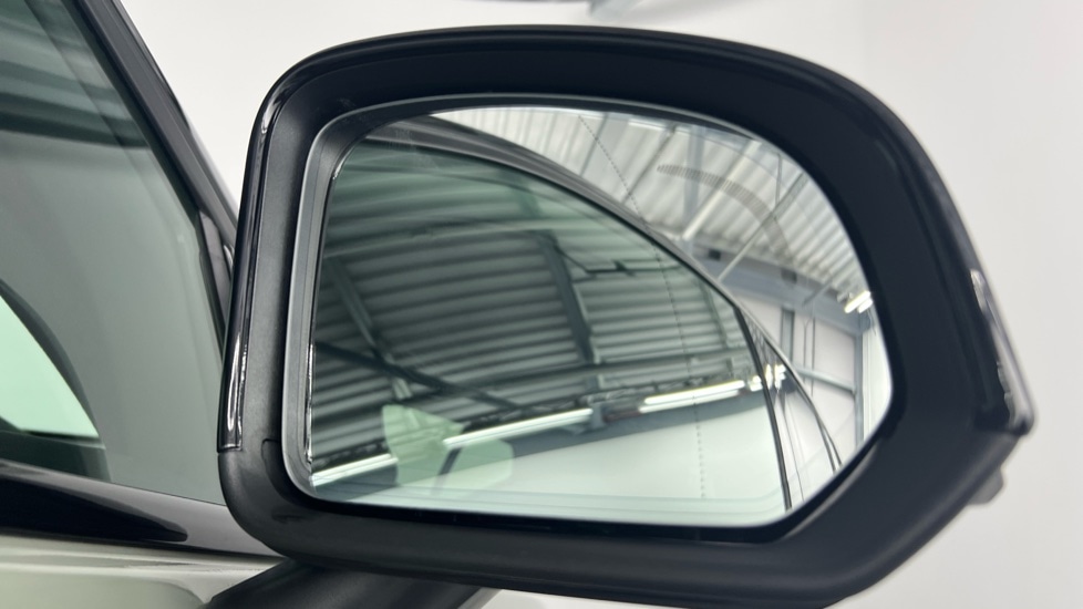 Used Volvo XC40 2024 for sale - 77244675: Photo 32