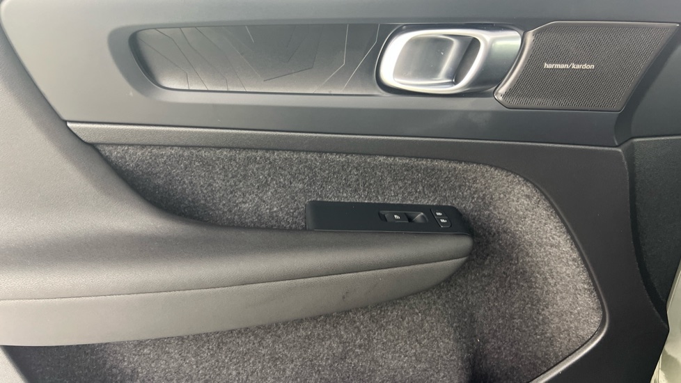 Used Volvo XC40 2024 for sale - 77244675: Photo 40