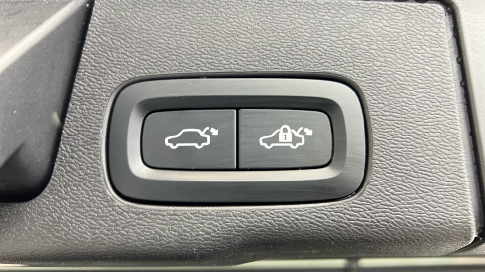 Used Volvo XC60 2023 for sale - 76750173: Photo 35