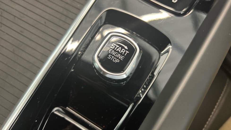 Used Volvo XC60 2025 for sale - 77576383: Photo 27