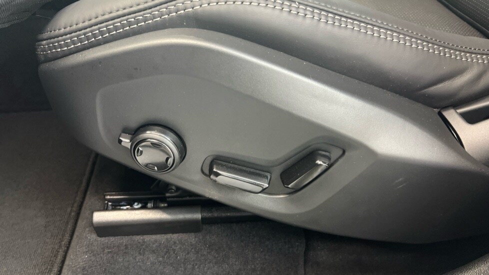 Used Volvo XC60 2025 for sale - 77576383: Photo 40