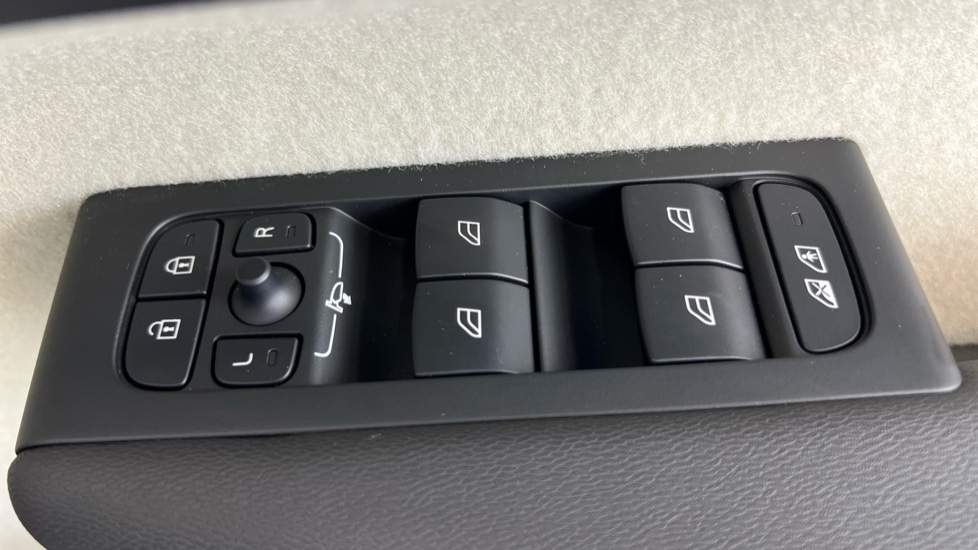 Used Volvo XC40 2024 for sale - 76033811: Photo 24