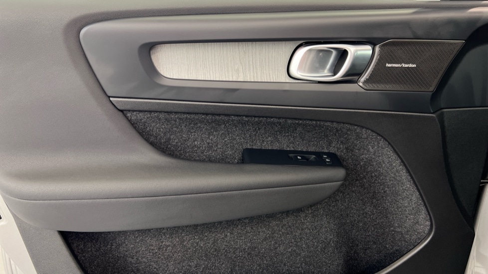 Used Volvo XC40 2024 for sale - 77942072: Photo 40