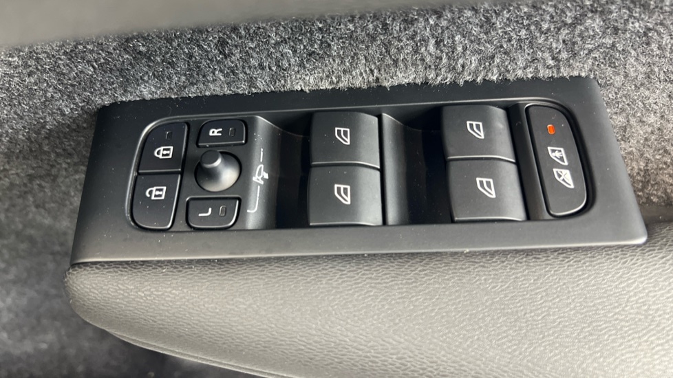 Used Volvo XC40 2023 for sale - 76540030: Photo 24