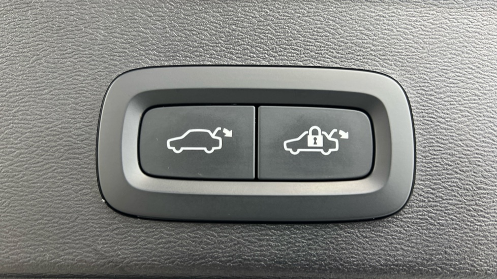 Used Volvo XC40 2023 for sale - 76540030: Photo 35