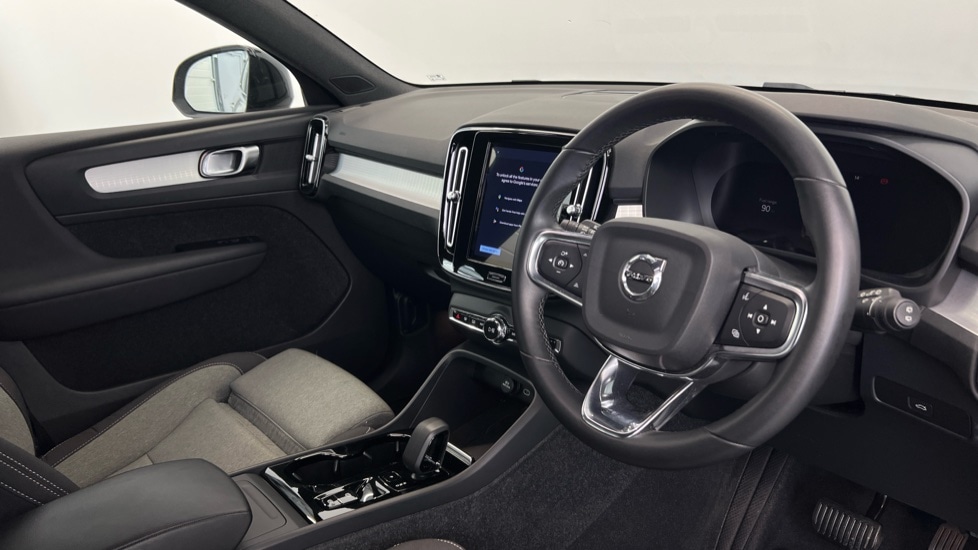 Used Volvo XC40 2023 for sale - 76540030: Photo 4