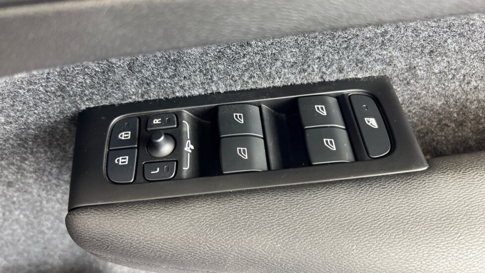 Used Volvo XC40 2022 for sale - 76092154: Photo 24