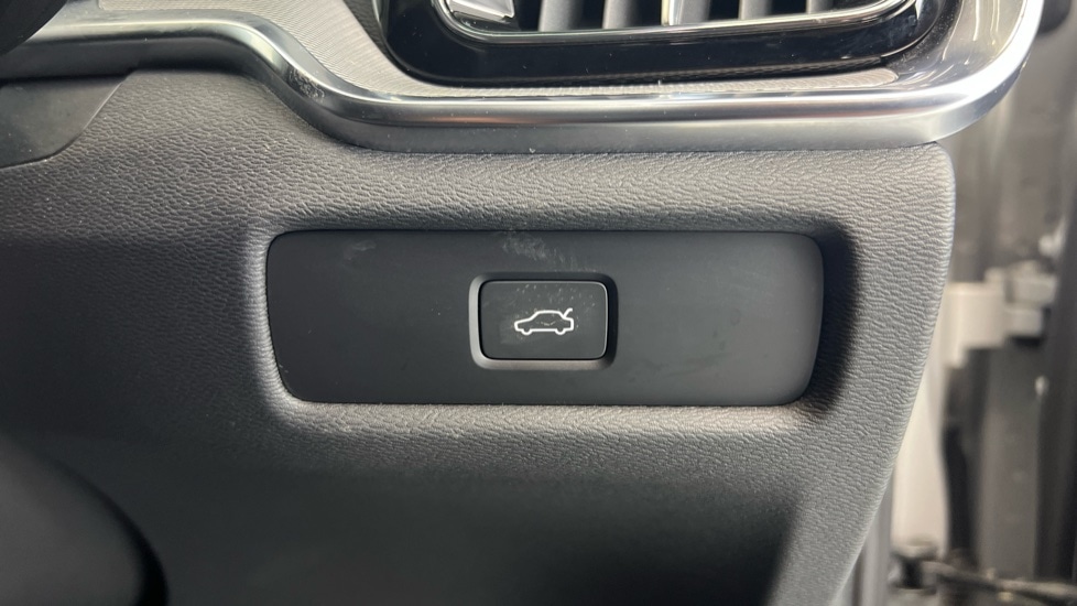 Used Volvo V60 2025 for sale - 77592147: Photo 61