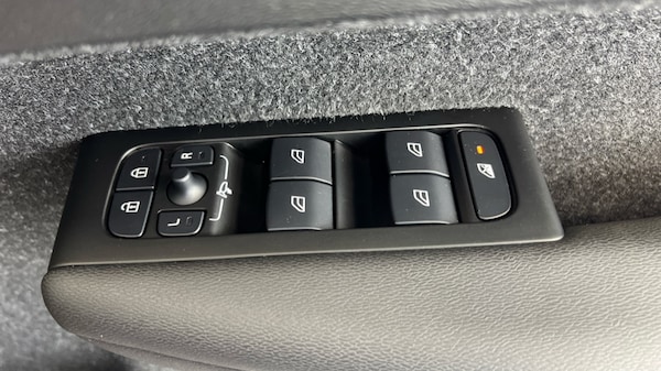 Used Volvo XC40 2021 for sale - 76332122: Photo 24