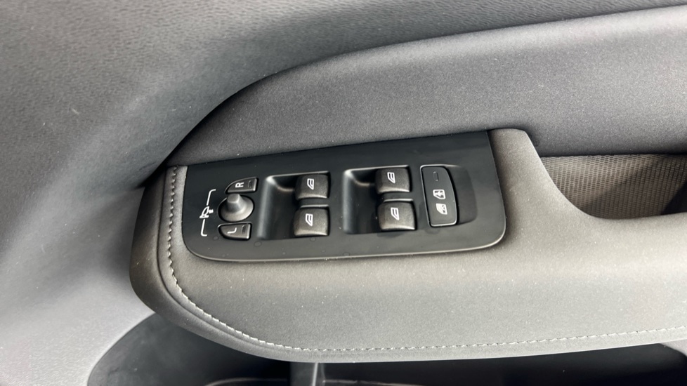 Used Volvo XC60 2025 for sale - 76933155: Photo 24