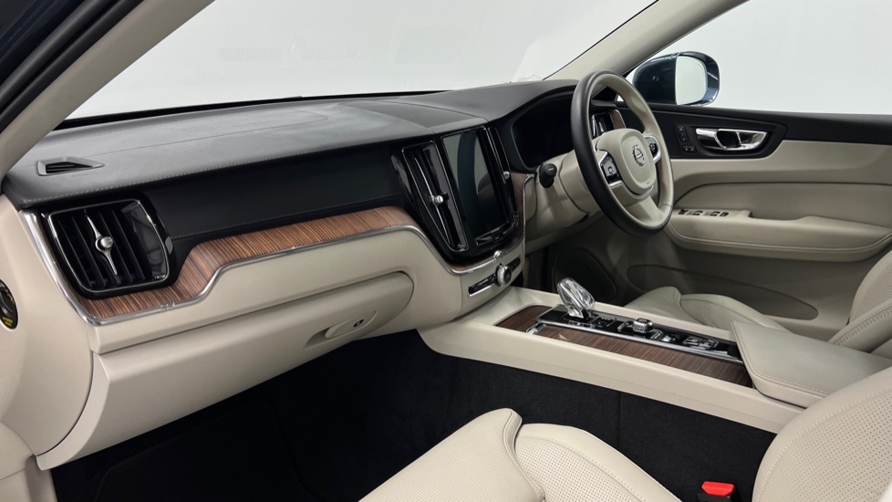 Used Volvo XC60 2019 for sale - 77927355: Photo 4