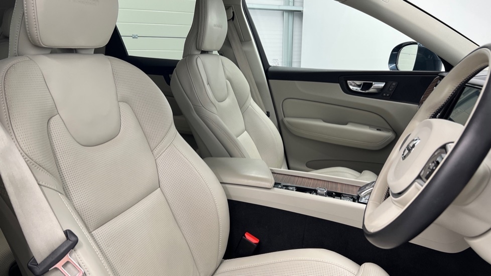 Used Volvo XC60 2019 for sale - 77927355: Photo 9