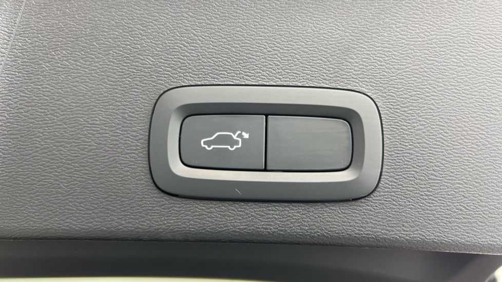 Used Volvo XC40 2023 for sale - 77021835: Photo 35