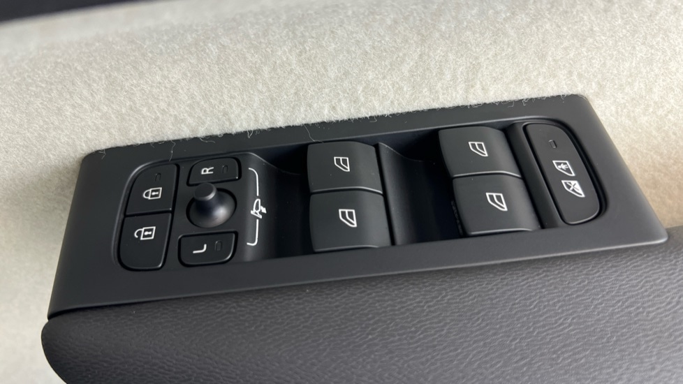 Used Volvo XC40 2022 for sale - 76420309: Photo 24