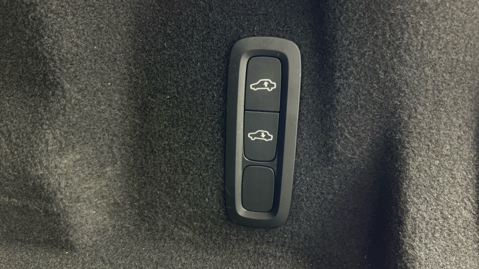 Used Volvo XC60 2025 for sale - 76533919: Photo 45