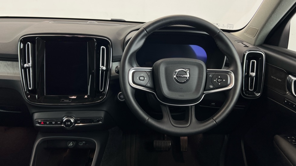 Used Volvo XC40 2025 for sale - 76458817: Photo 10