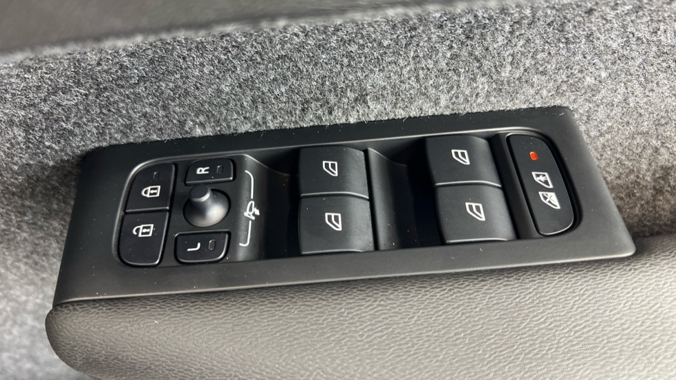 Used Volvo XC40 2025 for sale - 76458817: Photo 24