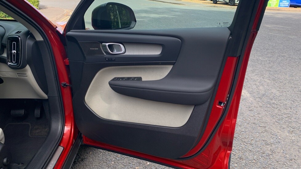 Used Volvo XC40 2024 for sale - 77818920: Photo 32