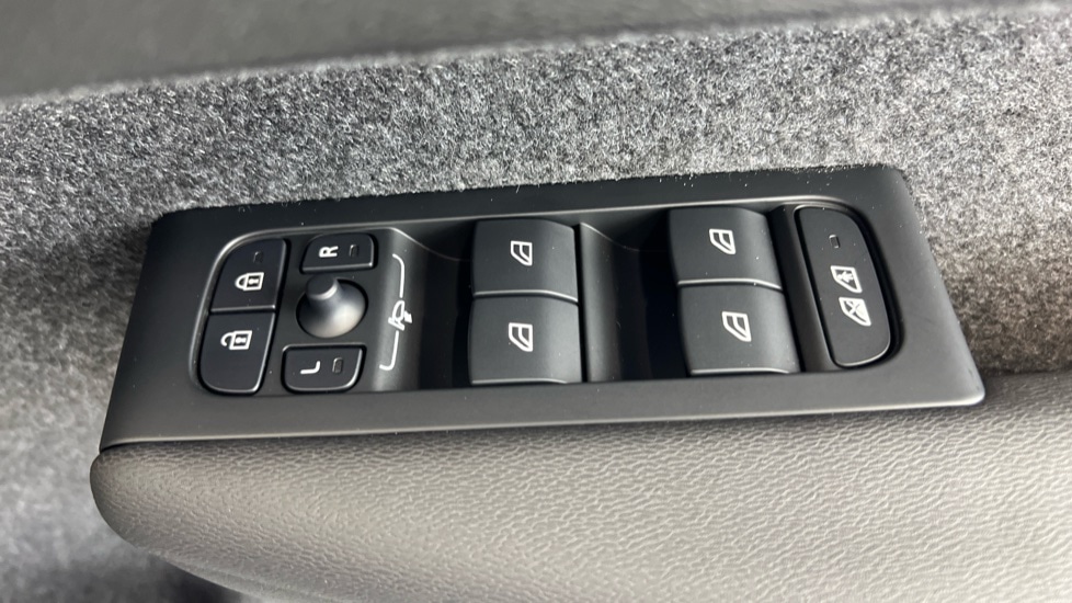 Used Volvo XC40 2025 for sale - 76208806: Photo 24