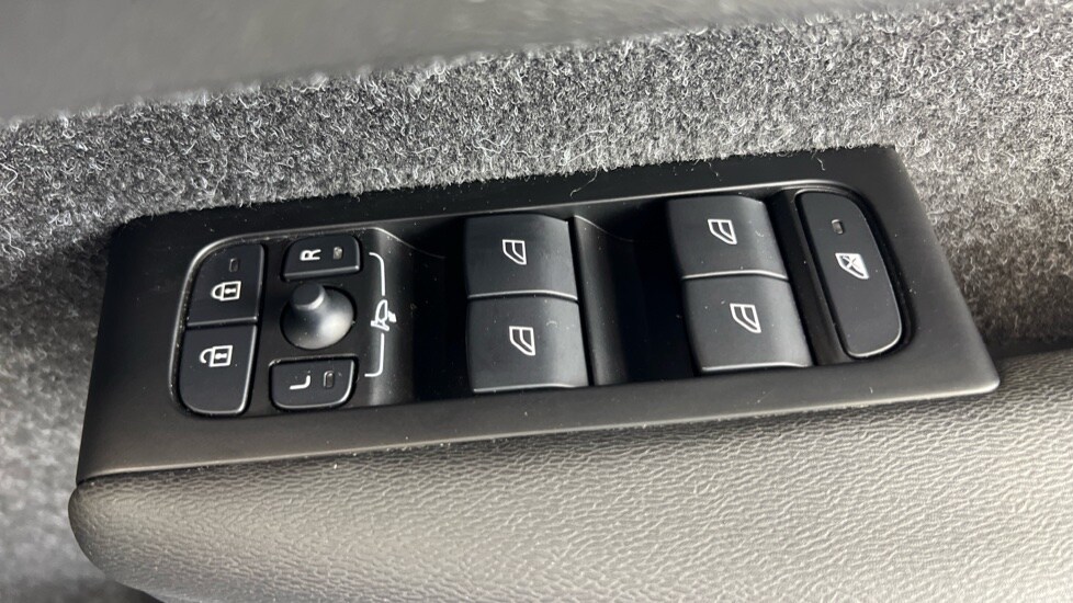 Used Volvo XC40 2021 for sale - 76096092: Photo 24