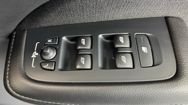 Used Volvo V60 2019 for sale - 76176353: Photo 24