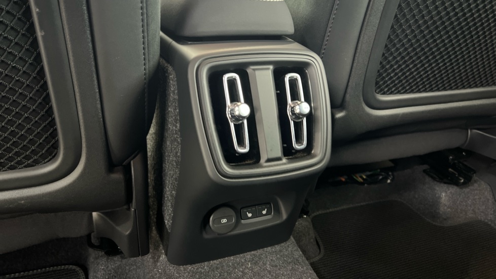 Used Volvo XC40 2024 for sale - 76738135: Photo 15