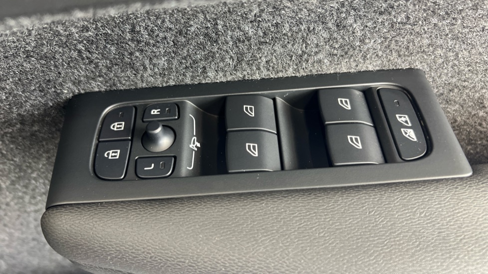 Used Volvo XC40 2024 for sale - 76738135: Photo 24