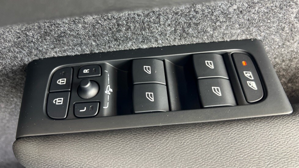 Used Volvo XC40 2023 for sale - 76145964: Photo 24