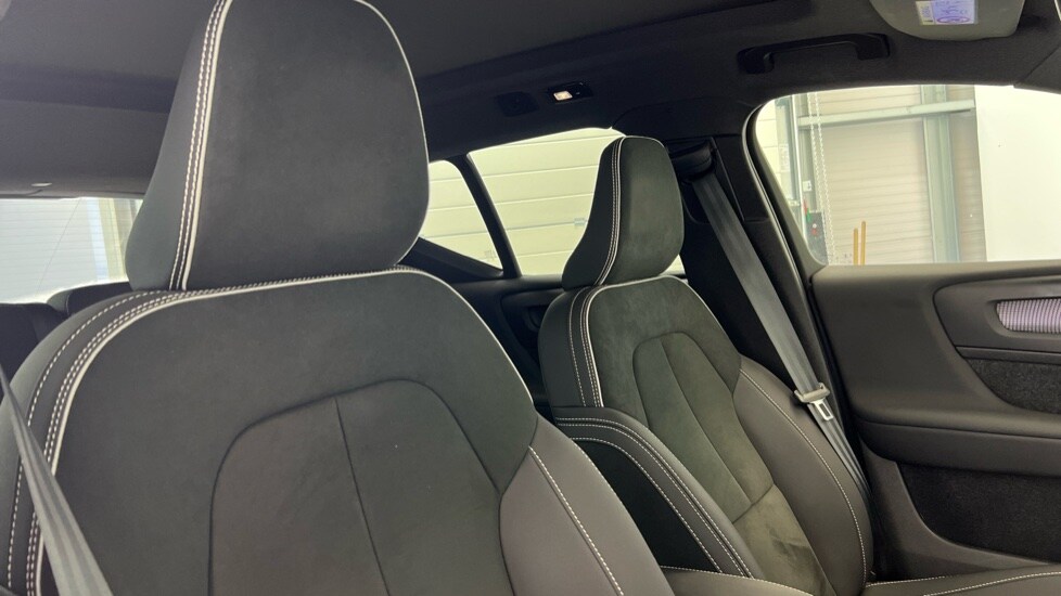 Used Volvo XC40 2023 for sale - 76145964: Photo 31