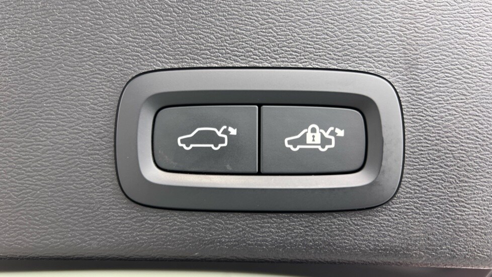 Used Volvo XC40 2023 for sale - 76145964: Photo 35