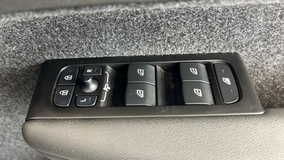 Used Volvo XC40 2022 for sale - 77241130: Photo 24