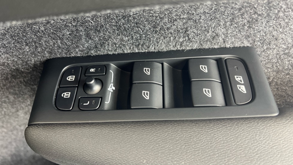 Used Volvo XC40 2023 for sale - 76494089: Photo 24