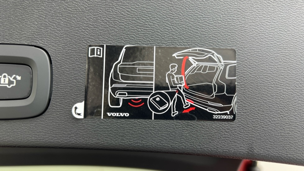 Used Volvo XC40 2021 for sale - 76635650: Photo 38