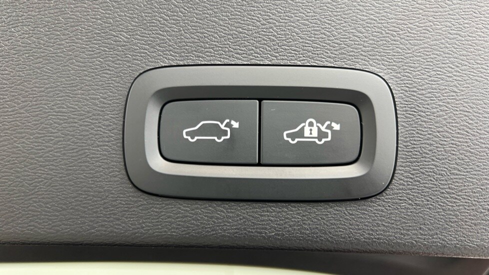 Used Volvo XC40 2023 for sale - 76191096: Photo 35