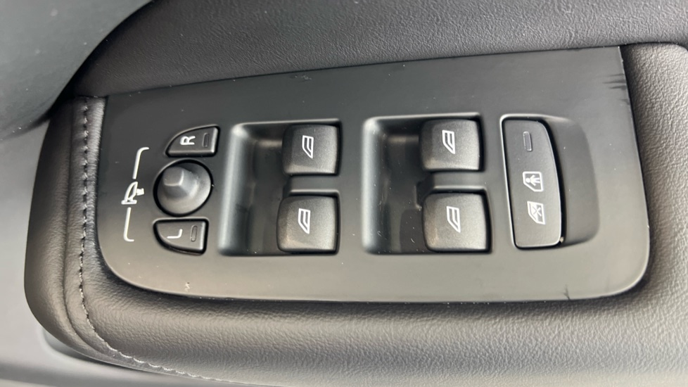 Used Volvo XC60 2023 for sale - 77157912: Photo 24